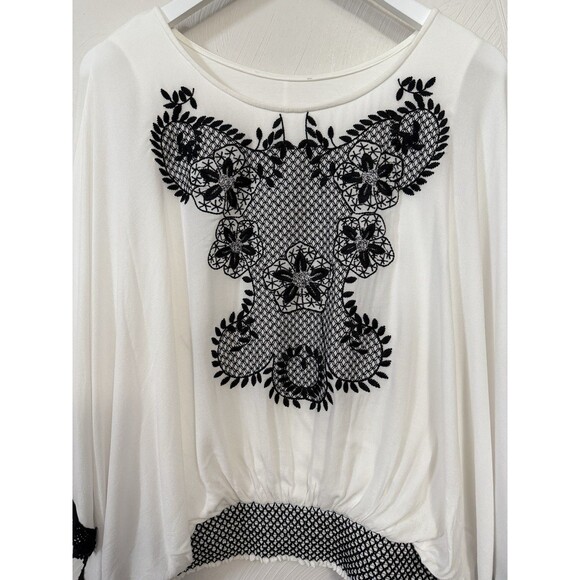 Democracy Womens Embroidered Dolman Sleeve Top Ivory/Black w/ attached Tank Sz L - Picture 3 of 13